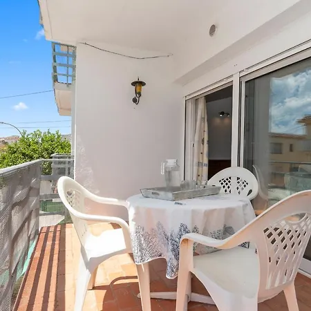 Hauzify I Apartaments Estela *